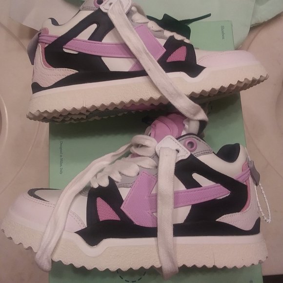 OFF-WHITE Women´s Mid Top with pink arrow. Size 37....